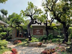 -Chom Cafe and Restaurant