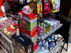 -来伊份(上海市静安区万航渡路889广场店)