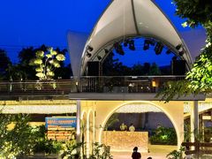 -茅草房·河畔园林火锅