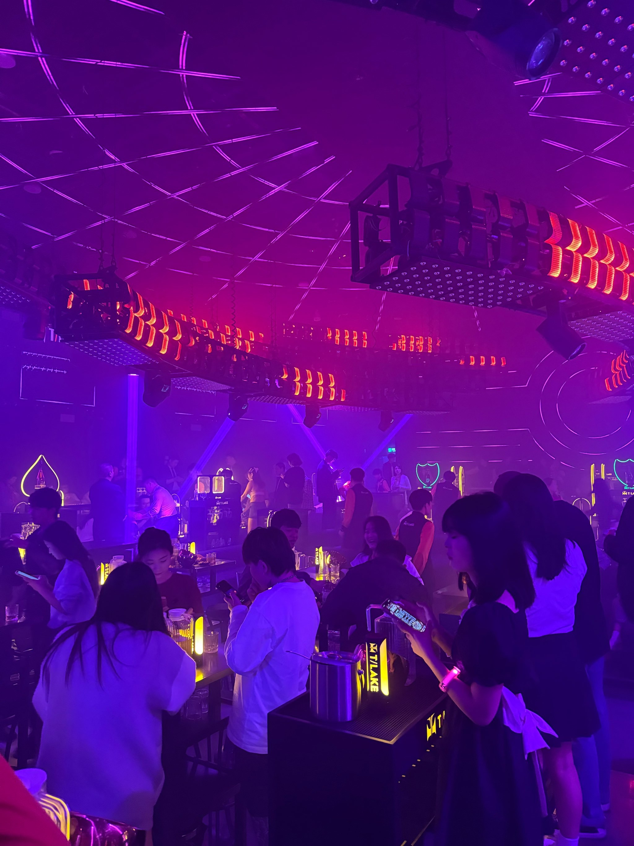 夜店狂欢不眠夜