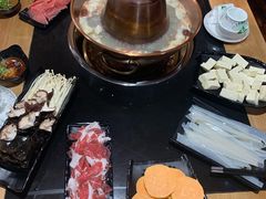 清汤锅底-果松木炭酸菜铜火锅·外婆参鸡汤