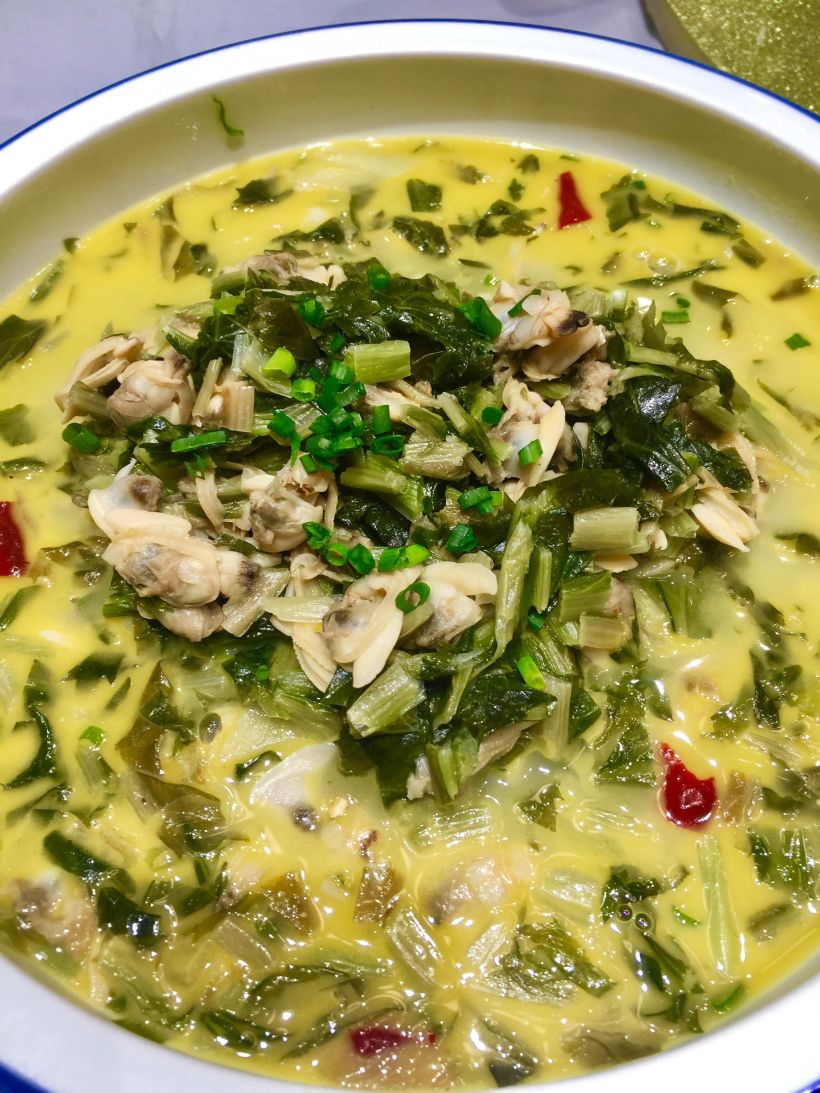 翡翠蛤蜊肉 这道菜十分下饭,蛤蜊肉本来就鲜美,搭配青雪菜就是鲜上加