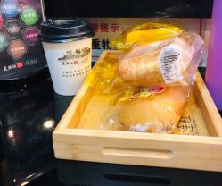 -镁连社·美联社