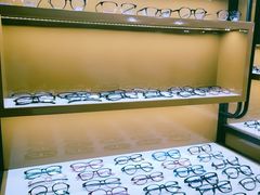 -罗伯特眼镜·蔡司官方授权(罗湖国贸店)
