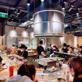 都说现在餐饮行业惨淡，可这家肉肉大米每天都大排长龙啊[嘘]