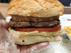 牛泰极-龙治汉堡(中华城店)