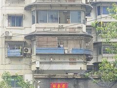 -白象居