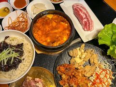 -军硕烤肉·部队火锅(二七万达店)