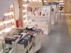-新华里咖啡书吧(新华书店小寨店)
