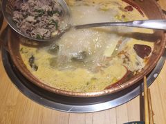 -洱火云南酸菜牛肉火锅(石景山当代商城店)