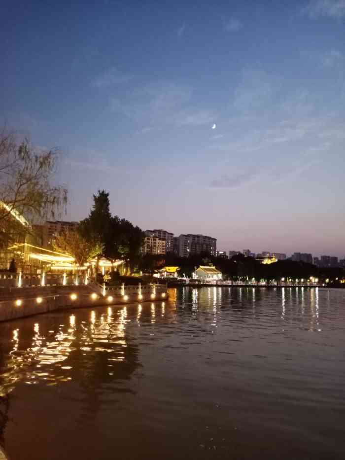 觅渡桥码头停车场-"去觅渡桥头吃饭,吃好饭顺便逛逛觅渡桥码头.