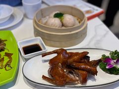 玻璃脆皮乳鸽-兴粤匯香港茶餐厅(宝山日月光店)