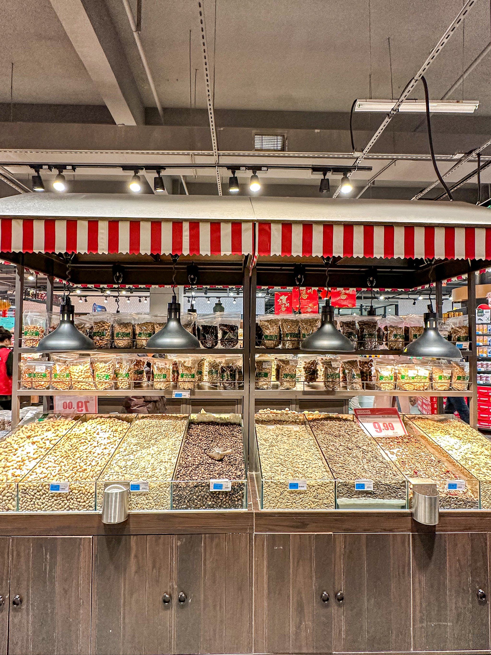 商品陈列非常整齐的一家商超