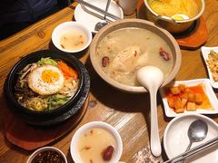 参鸡汤-百年石锅饭·朝鲜族传统民餐