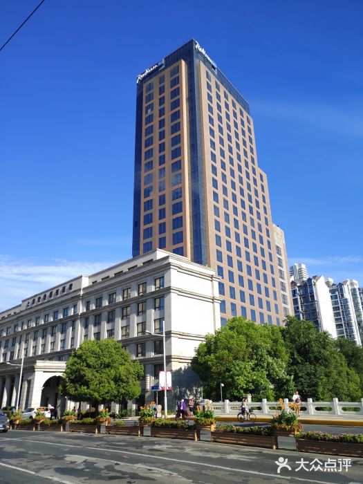 上海宏泉丽笙酒店憩园咖啡厅图片