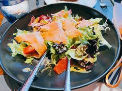 烟熏三文鱼色拉-YUE·6·西式融合餐厅(外滩六号店)