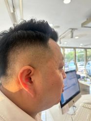 -一東造型烫发染发
