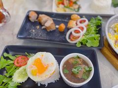 炖排骨配米饭煎蛋-邢泰记