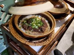 窝蛋牛肉煲仔饭-百年果林椰子鸡(中洲店)