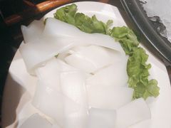 -老牌坊云南鱼豆花火锅(哈西万达店)