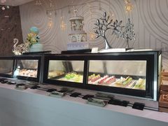 面包甜点陈列柜-亚洲国际大酒店·云顶阁旋转自助餐厅