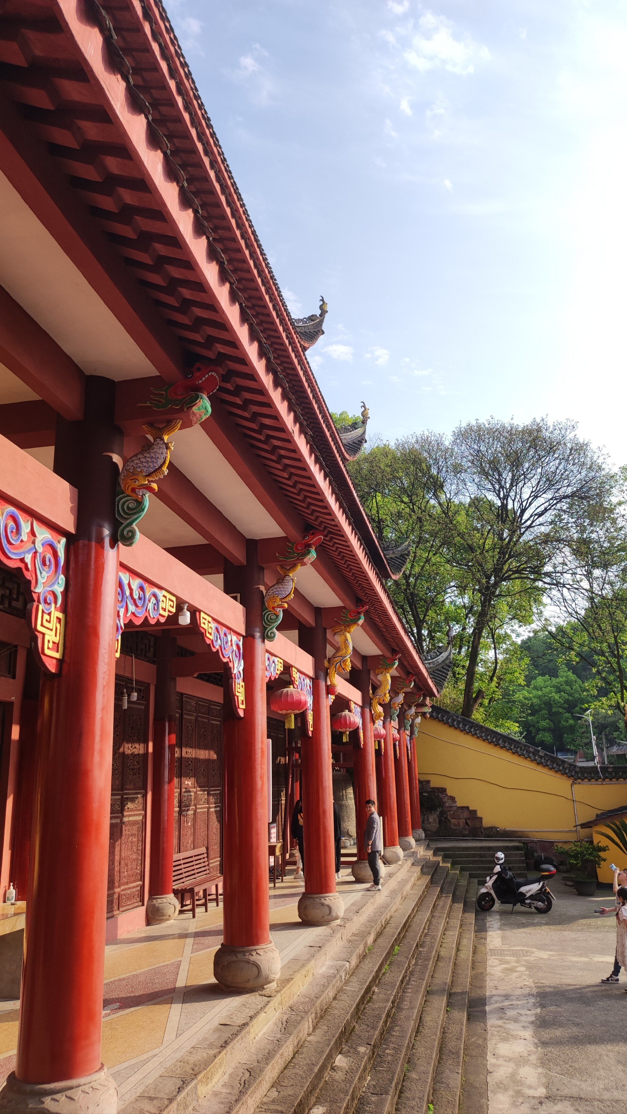 用照片记录这个夏天 
       有人说南山上的涂山寺是重庆喝驳哪