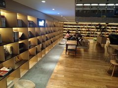 -新华里咖啡书吧(新华书店小寨店)