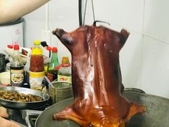 挂烤脆皮乳猪-港澳烧卤馆