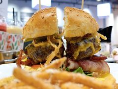 27&nbsp;牛肉汉堡-HELLO 27 意面·沙拉·帕尼尼