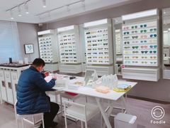 -目艮眼镜SHOWROOM(品牌集合店)