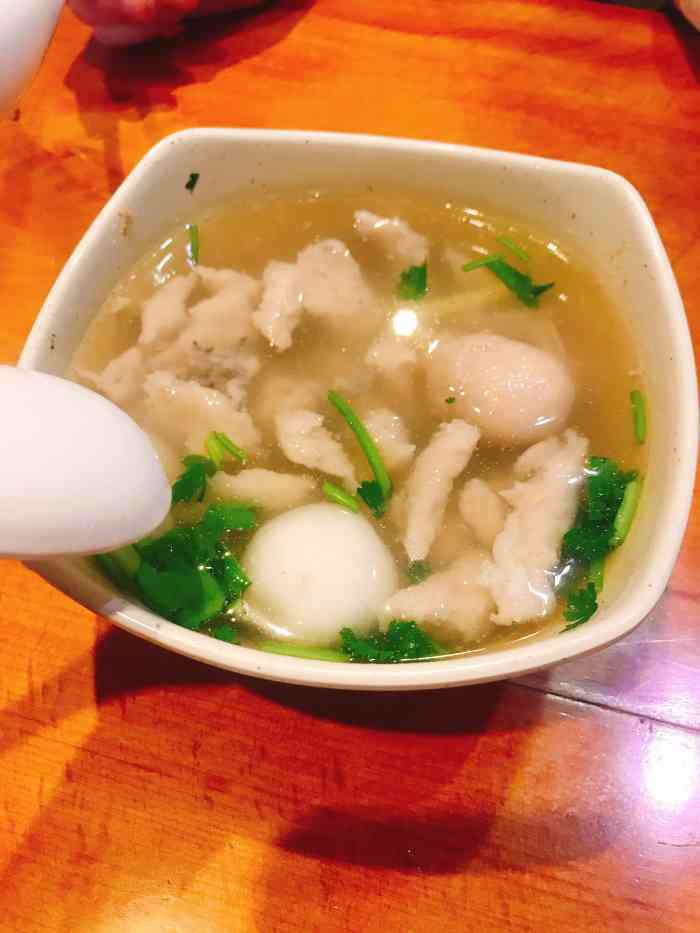 打分 来福鼎特意来打卡了这家小有名气的江记鱼片,不吃辣,所以点了 