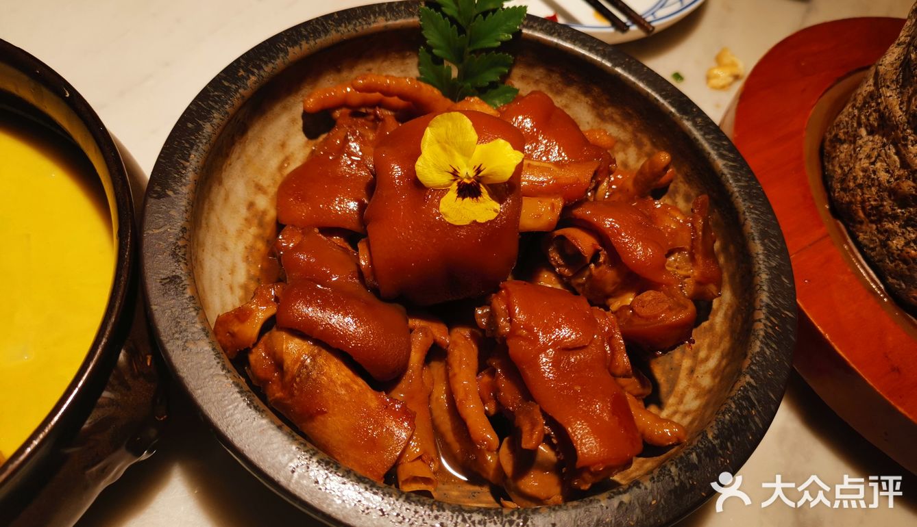 吴庄在光明大仟里四楼紧挨着太二酸菜鱼周五去还算好