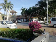 -亚龙湾亚泰商业街