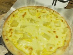 榴莲爱上芝士比萨-花腰餐吧Bistro烧烤 傣味(传媒大学店)