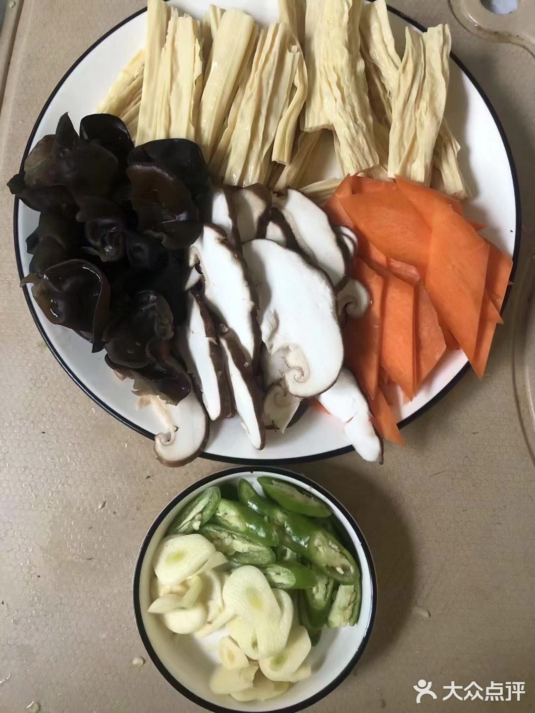 香菇炒腐竹，超下饭呦