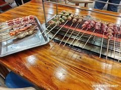 -哈尔滨小酒馆·鲜肉现穿自助烧烤(康新花园店)