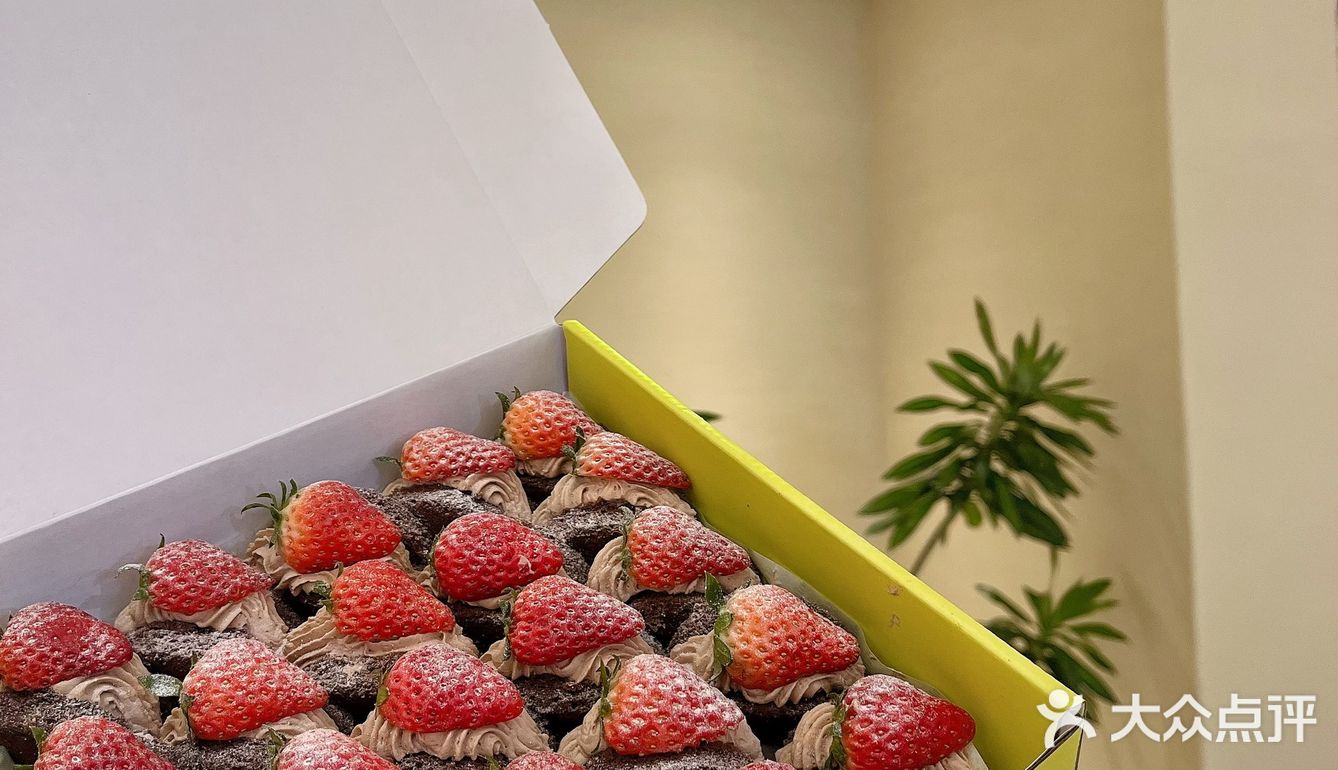 被问爆的🍓草莓抱抱卷，谁吃谁爱！