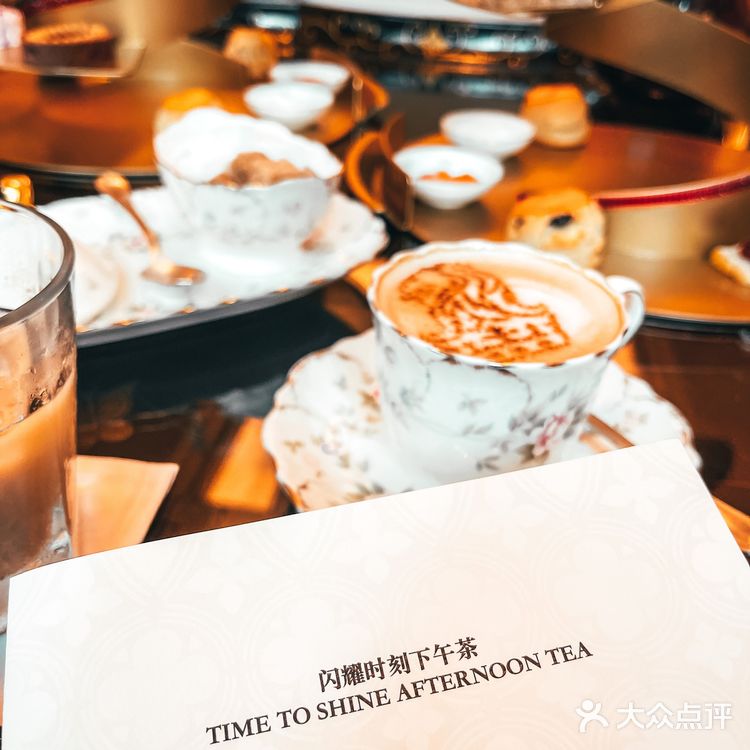 丽思卡尔顿 X René Caovilla联名下午茶,美炸