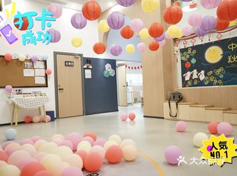 环境设施      面积很大，有图书角，游玩区