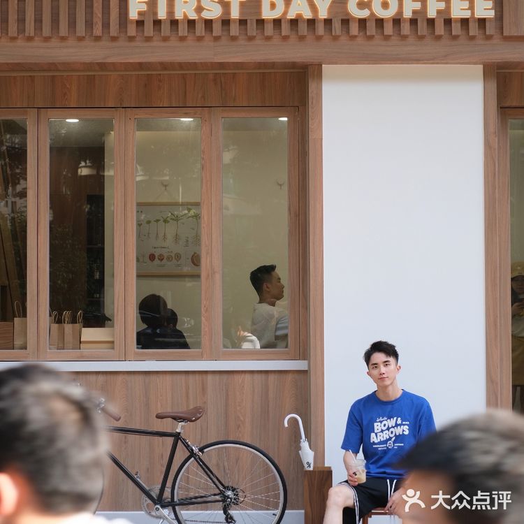 深圳新店|克莱因🔵与原木风的邂逅