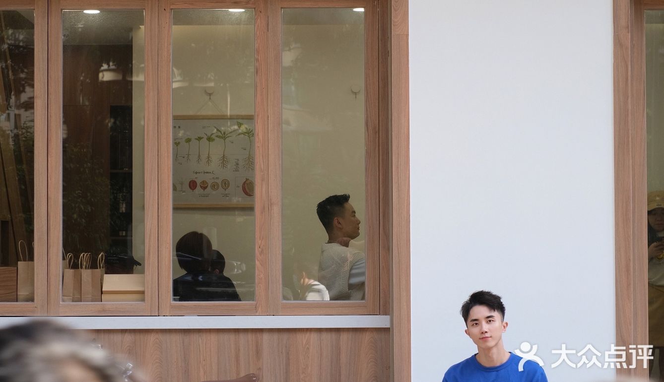 深圳新店｜克莱因🔵与原木风的邂逅