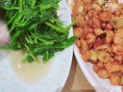 清炒豌豆尖-渝信川菜(西单店)