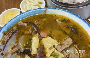 Signature Jumping Feet Rice Noodles with Pig Liver