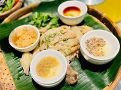 竹筛捞起灵芝鸡-园林美食城·本土农家菜(杨和镇店)