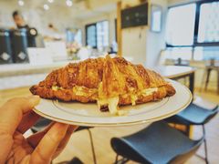 牛角包烧麦-不正咖啡(万达尊店)