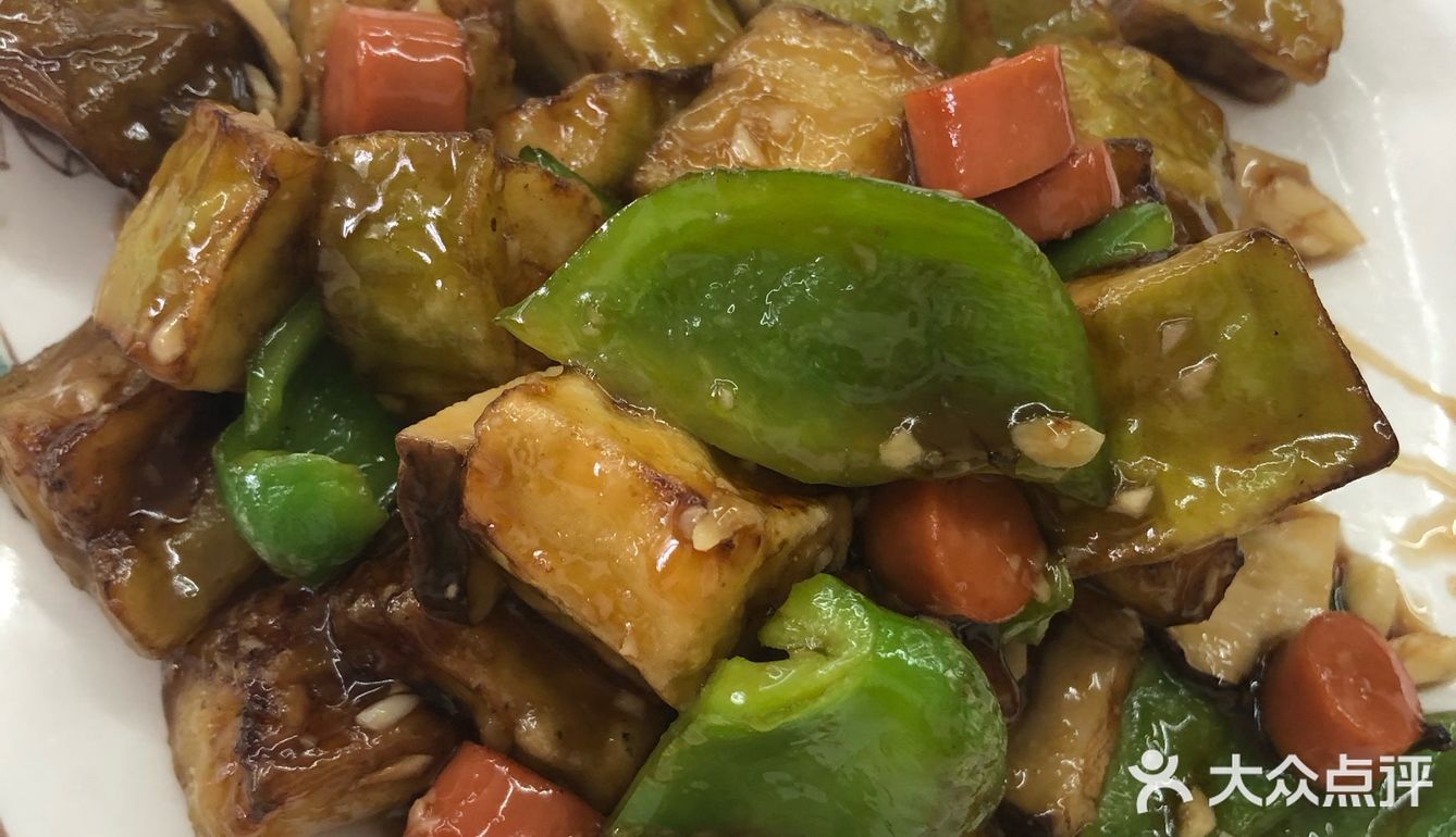 鲅鱼饺子很鲜，八宝鱼很新鲜，很嫩