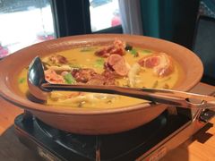 -帅巴人舅母子腊蹄民俗村