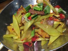 莴笋炒腊肉-俏媳妇有鸡菜园