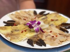 稀珍菌王拼盘-墨脱石锅椰子鸡•香草鸭•东山羊(大东海店)