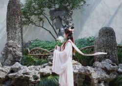 -一揽芳华汉服旗袍体验馆(拙政园店)